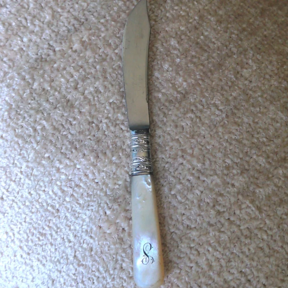 Sterling Vintage Knives, Mother of Pearl Handles, Fruit, Cheese, Etc. EUC